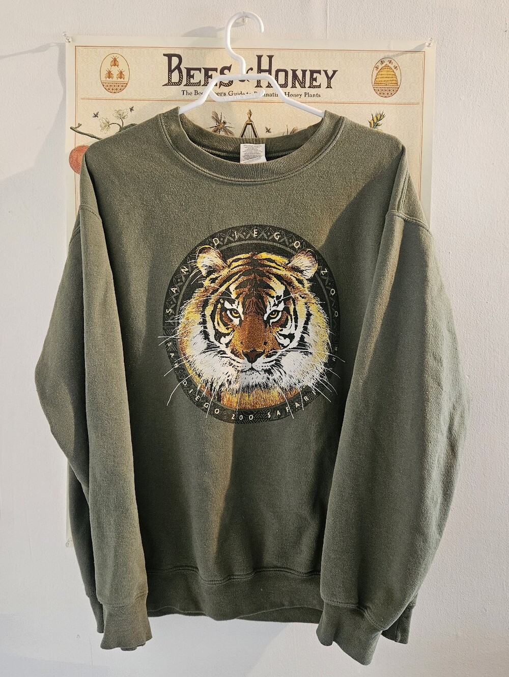 Olive Green Vintage crewneck Sweater San Diego Safari Park Wild Animal Tiger
